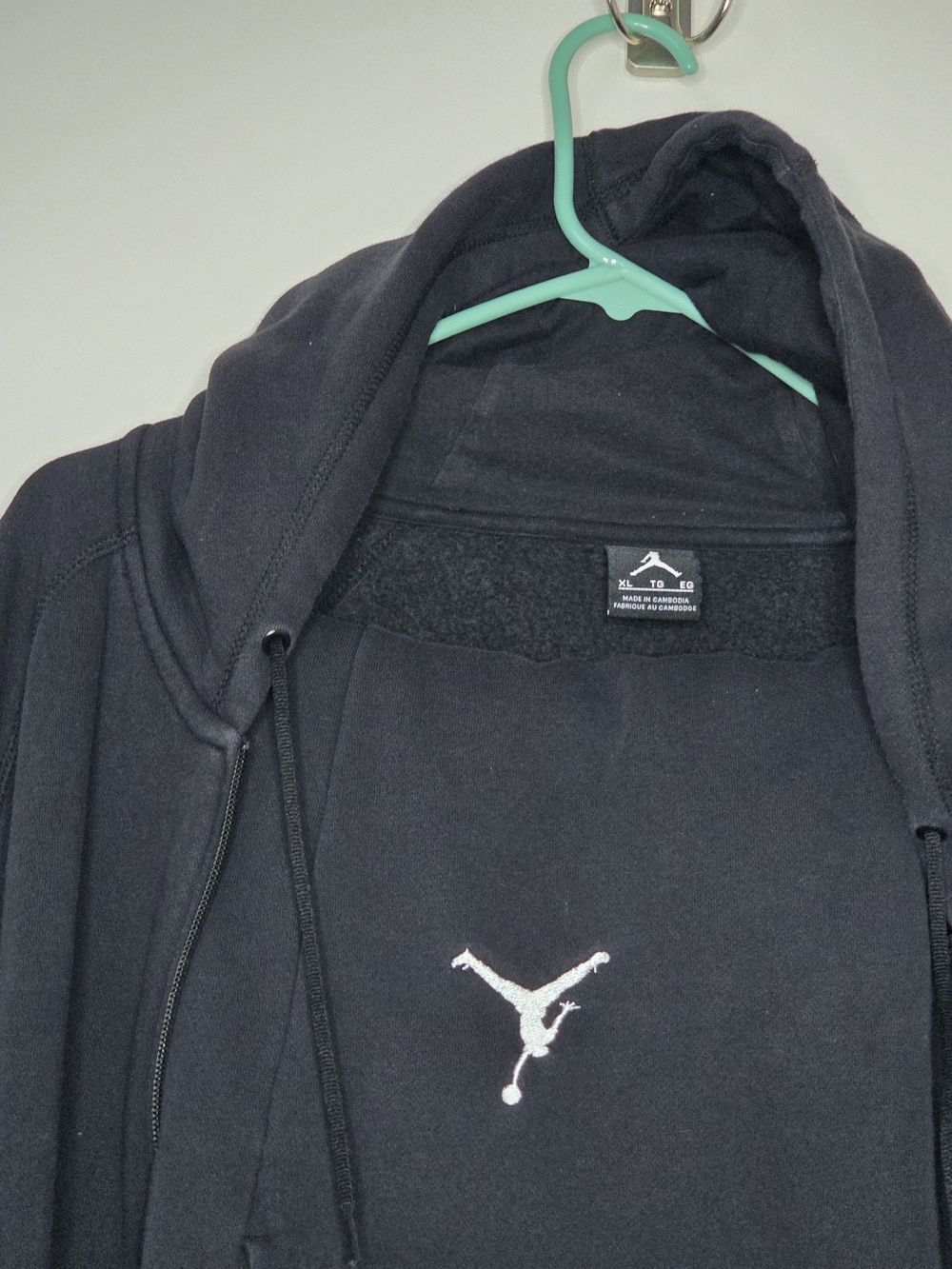Jordan Men’s Black Full-Zip Hoodie And Pants Sweat Suit - Picture 2 of 3